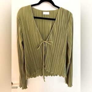 ISALIS GREEN PLISSE TIE FRONT TOP SIZE L.